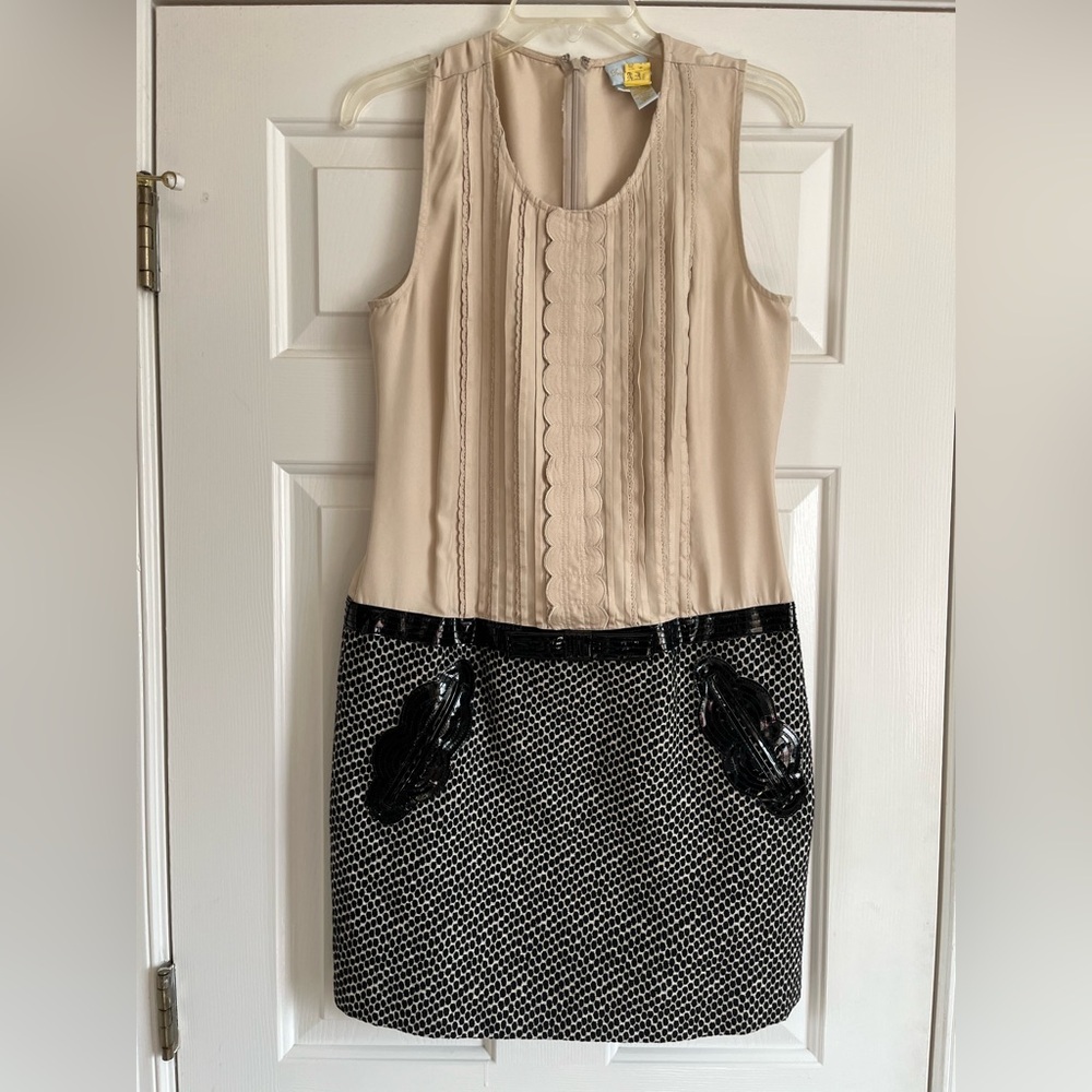 TRACY REESE tan black patent bow drop waist dress 8 M